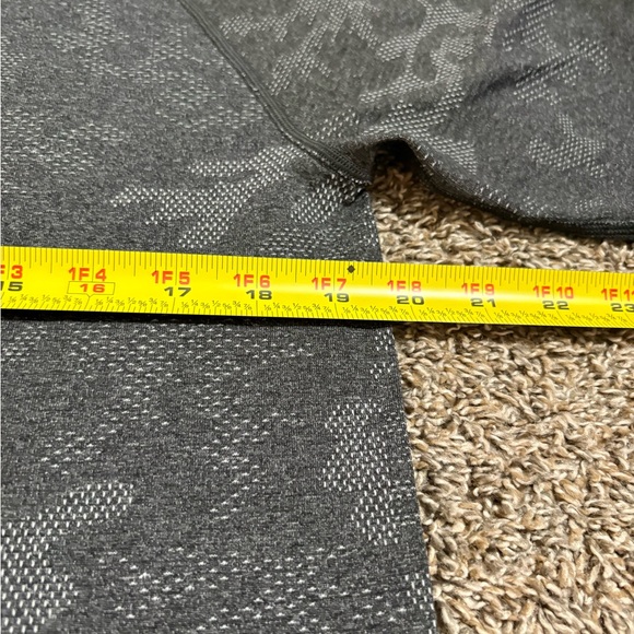 lululemon Methal Vent tech Gray Camo Shirt size M - Picture 3 of 6